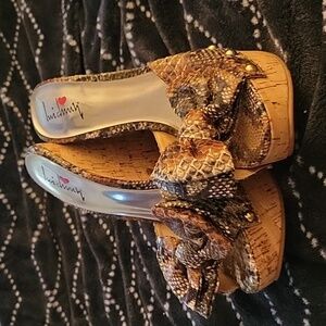 Luichiny size 7 snake print cork platforms
